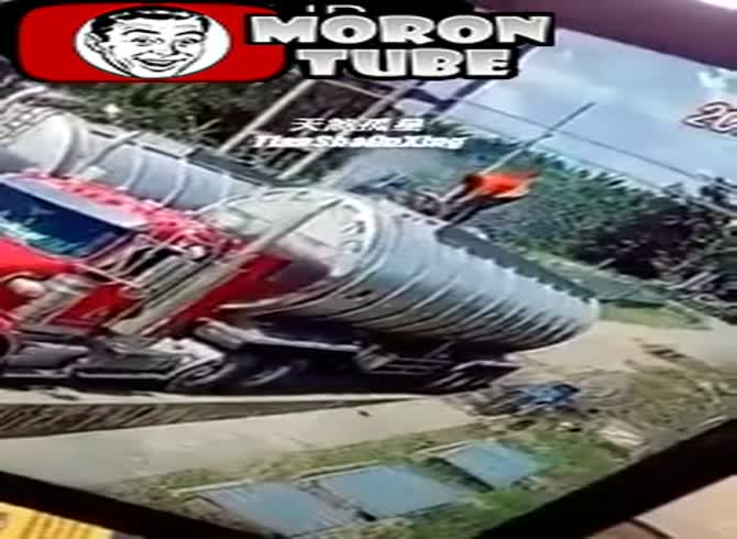 Video :killed by a high-voltage wire